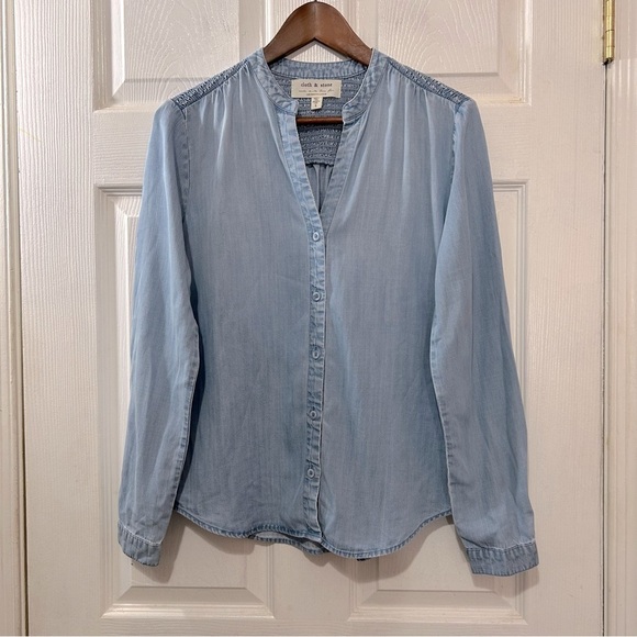 cloth & stone Tops - Anthropologie Cloth & Stone Chambray Shirt V Neck Button Down Women's Blue Sz S